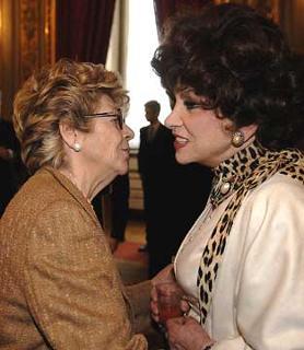 La Signora Franca Pilla Ciampi con Gina Lollobrigida, in occasione dell'incontro con i candidati ai Premi David di Donatello 2006