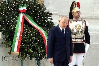 Il Presidente Ciampi all'Altare della Patria, rende omaggio al Milite Ignoto in occasione del 61°anniversario della Liberazione