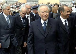 Il Presidente Ciampi accompagnato dal Ministro dell'Interno Giuseppe Pisanu, al suo arrivo in Piazza del Popolo in occasione dei 154° anniversario di fondazione della Polizia di Stato