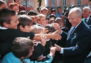 Il saluto della città de L'Aquila al Presidente Ciampi. Visita del Presidente della Repubblica alla Regione Abruzzo (23-24 settembre 1999)