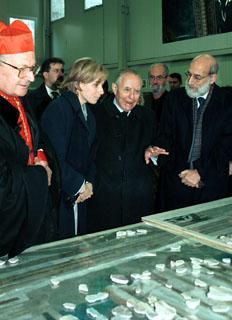 Intervento alla cerimonia di riapertura della Basilica di S. Francesco - Il Presidente Ciampi visita il laboratorio dei frammenti