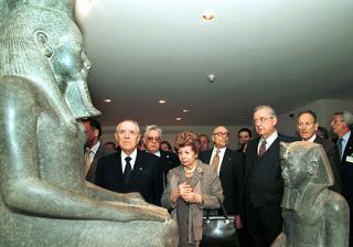 Visita ufficiale del Presidente della Repubblica Carlo Azeglio Ciampi nella Repubblica Araba d'Egitto. Il Presidente Ciampi e la Signora Franca Ciampi in visita al Museo Egizio