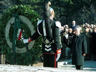 Visita del Presidente della Repubblica Carlo Azeglio Ciampi a Trieste (23-24 febbraio 2000). Il Presidente Ciampi alle Foibe di Basovizza