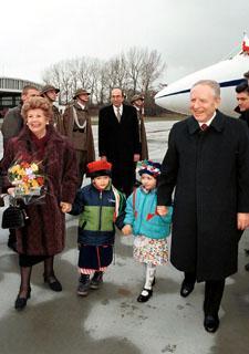 Visita ufficiale del Presidente della Repubblica Carlo Azeglio Ciampi nella Repubblica di Polonia. Arrivo all'aeroporto di Balice