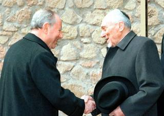 Incontro del Presidente della Repubblica Carlo Azeglio Ciampi il Rabbino Capo della Comunità Ebraica di Roma Elio Toaff in occasione della Cerimonia commemorativa del 56° anniversario dell'eccidio delle Fosse Ardeatine