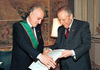 Il Presidente Ciampi con il Maestro Maurizio Pollini, in occasione del conferimento dell'onorificenza di Cavaliere di Gran Croce all'Ordine al Merito della Repubblica Italiana