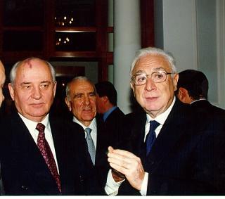 Il Presidente della Repubblica Francesco Cossiga con il Presidente Mikhail Gorbaciov in visita a Roma