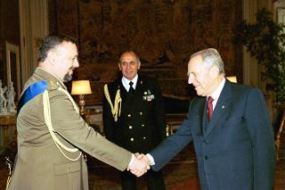 Incontro con il Cap. Vasc. Fabio Ghia e il Cap. Vasc. Roberto Viaggi, rispettivamente Direttore della Segreteria dell'Ufficio per gli Affari Militari uscente ed entrante e con il Col. Paolo Reghenspurgher e il Col. Giancarlo Rossi, rispettivamente Assistente Militare del Presidente della Repubblica per l'Esercito uscente ed entrante, Palazzo del Quirinale