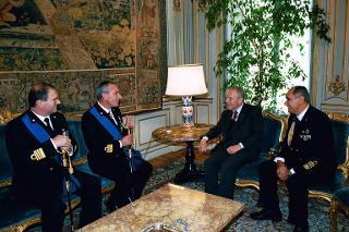 Incontro con il Cap. Vasc. Fabio Ghia e il Cap. Vasc. Roberto Viaggi, rispettivamente Direttore della Segreteria dell'Ufficio per gli Affari Militari uscente ed entrante e con il Col. Paolo Reghenspurgher e il Col. Giancarlo Rossi, rispettivamente Assistente Militare del Presidente della Repubblica per l'Esercito uscente ed entrante, Palazzo del Quirinale