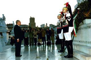 Deposizione di una corona d'alloro all'Altare della Patria in occasione del Giorno dell'Unità Nazionale e Festa delle Forze Armate
