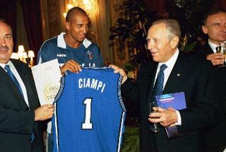 Incontro del Presidente della Repubblica con una rappresentanza di atleti italiani partecipanti ai Giochi Olimpici di Sidney 2000