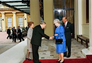 Intervento del Presidente della Repubblica e della Signora Ciampi a Londra in occasione della colazione offerta da S.M. Elisabetta II, Regina del Regno Unito di Gran Bretagna ed Irlanda del Nord