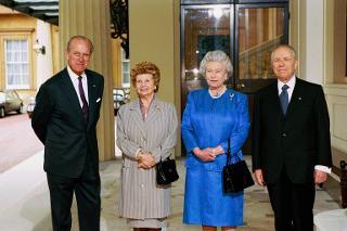 Intervento del Presidente della Repubblica e della Signora Ciampi a Londra in occasione della colazione offerta da S.M. Elisabetta II, Regina del Regno Unito di Gran Bretagna ed Irlanda del Nord
