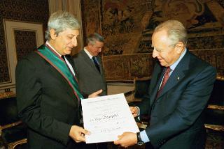 Consegna di un'onorificenza al Dott. Ugo Zampetti Segretario Generale Camera dei Deputati, Palazzo del Quirinale