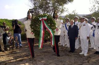 Il Presidente Ciampi a Caprera rende omaggio a Giuseppe Garibaldi e visita il Museo