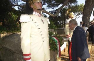 Il Presidente Ciampi a Caprera rende omaggio a Giuseppe Garibaldi e visita il Museo