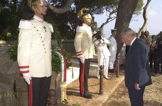 Il Presidente Ciampi a Caprera rende omaggio a Giuseppe Garibaldi e visita il Museo