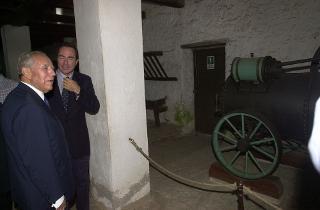 Il Presidente Ciampi a Caprera rende omaggio a Giuseppe Garibaldi e visita il Museo
