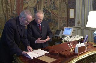 Il Presidente della Repubblica compila il modulo relativo al XIV Censimento generale della popolazione e delle abitazioni