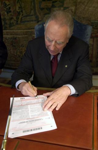 Il Presidente della Repubblica compila il modulo relativo al XIV Censimento generale della popolazione e delle abitazioni
