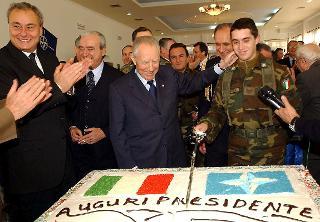 Visita del Presidente della Repubblica al Contingente italiano in Albania