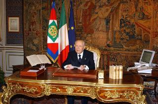 Impegni del Presidente della Repubblica connessi alla serata di Capodanno 2002 (messaggio agli italiani, brindisi, ecc.)