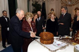 Impegni del Presidente della Repubblica connessi alla serata di Capodanno 2002 (messaggio agli italiani, brindisi, ecc.)