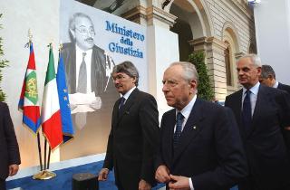 Intervento del Presidente della Repubblica alla cerimonia in ricordo di Giovanni Falcone, nel decimo anniversario della scomparsa, e scoprimento di una targa commemorativa del Magistrato