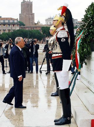 Deposizione di una corona d'alloro all'Altare della Patria, in occasione del Giorno dell'Unità Nazionale e della Festa delle Forze Armate