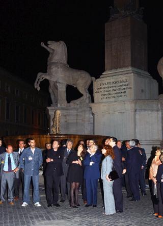 Uscita del Presidente della Repubblica sulla piazza del Quirinale per visionare in notturno la nuova illuminazione del Palazzo