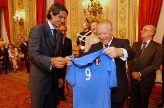 Incontro del Presidente della Repubblica con i giocatori della Squadra Nazionale di Calcio alla vigilia della partenza per Tokio in occasione dei Mondiali di Calcio 2002