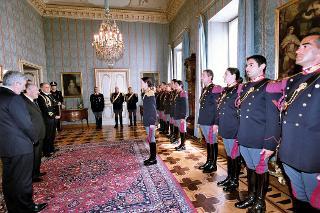 Incontro con una delegazione del personale del Reparto della polizia a cavallo, in servizio di Guardia d'Onore al Palazzo del Quirinale