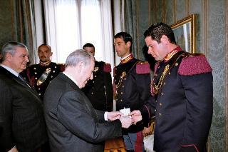 Incontro con una delegazione del personale del Reparto della polizia a cavallo, in servizio di Guardia d'Onore al Palazzo del Quirinale