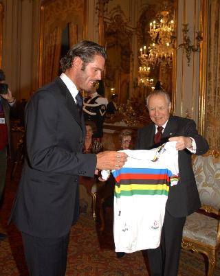 Incontro con la Nazionale Italiana che ha partecipato ai Campionati del Mondo di Ciclismo su Strada 2002