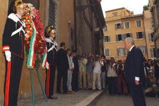 Deposizione di due corone di fiori, da parte del Presidente della Repubblica, in Via Caetani ed in Via Fani, nel venticinquesimo anniversario dell'uccisione dell'On. Aldo Moro
