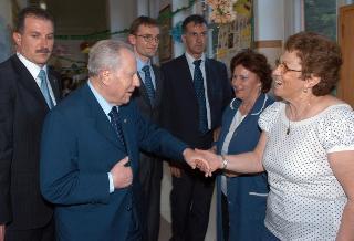 Il Presidente Carlo Azeglio Ciampi e la moglie Franca al Seggio elettorale per le elezioni europee del 2004, Roma