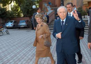 Il Presidente Carlo Azeglio Ciampi e la moglie Franca al Seggio elettorale per le elezioni europee del 2004, Roma