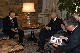 Incontro con il Cav. Lav. Dott. Giuseppe Marra, Direttore dell'Adn Kronos, per presentare il nuovo "Libro dei Fatti 2004"