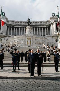 Deposizione di una corona di alloro in occasione della Festa Nazionale della Repubblica, Roma, Altare della Patria