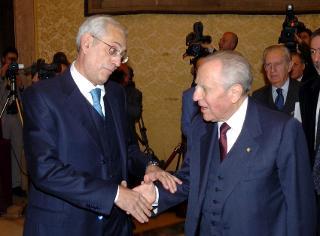 Intervento del Presidente della Repubblica, in forma ufficiale, alla presentazione della Relazione per l'anno 2003 della Commissione di garanzia per l'attuazione della legge sullo sciopero nei servizi pubblici essenziali, Roma, Palazzo Montecitorio, Sala della Lupa