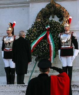 Deposizione di una corona d'alloro da parte del Presidente della Repubblica all'Altare della Patria in occasione della Giorno del Ricordo