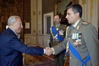 Gen. Brig. Antonio Venci e Col. Salvatore Camporeale, rispettivamente Aiutante di Campo ed Assistente Militare del Presidente della Repubblica uscente ed entrante, Palazzo del Quirinale