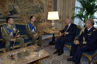 Gen. Brig. Antonio Venci e Col. Salvatore Camporeale, rispettivamente Aiutante di Campo ed Assistente Militare del Presidente della Repubblica uscente ed entrante, Palazzo del Quirinale