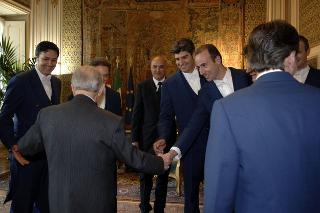 Saluto del Presidente della Repubblica Carlo Azeglio Ciampi con i commessi di anticamera, Palazzo del Quirinale