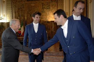 Saluto del Presidente della Repubblica Carlo Azeglio Ciampi con i commessi di anticamera, Palazzo del Quirinale
