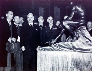Il Presidente della Repubblica Enrico De Nicola con il Presidente del Consiglio dei ministri Alcide De Gasperi