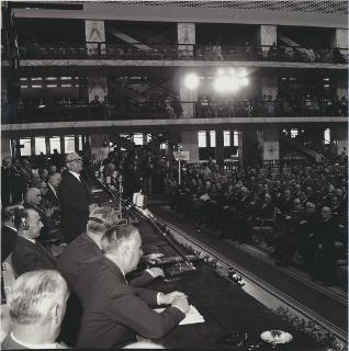 Intervento del Presidente Gronchi alla cerimonia di apertura del Congresso del Movimento Europeo, Roma, Eur, Palazzo dei Congressi
