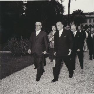 Ricevimento offerto dal Presidente Gronchi alle Alte Cariche dello Stato per la Festa Nazionale della Repubblica nei Giardini del Quirinale