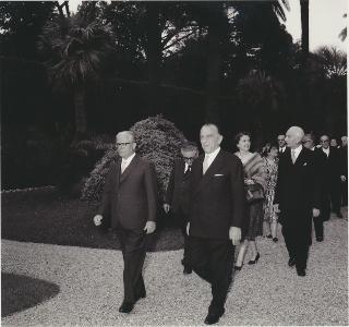 Ricevimento offerto dal Presidente Gronchi alle Alte Cariche dello Stato per la Festa Nazionale della Repubblica nei Giardini del Quirinale