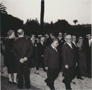 Ricevimento offerto dal Presidente Gronchi alle Alte Cariche dello Stato per la Festa Nazionale della Repubblica nei Giardini del Quirinale